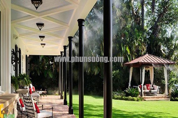 Hê thống phun sương Hawin được sử dụng để làm mát sân vườn