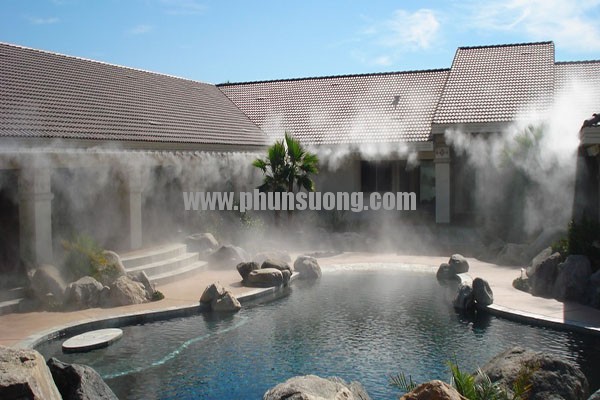 Hê thống phun sương Hawin được sử dụng để tạo cảnh quan ở hồ bơi